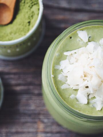 coconut matcha smoothie_hot for food