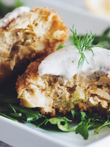 vegan crab cakes with horseradish dill tartar sauce_hot for food