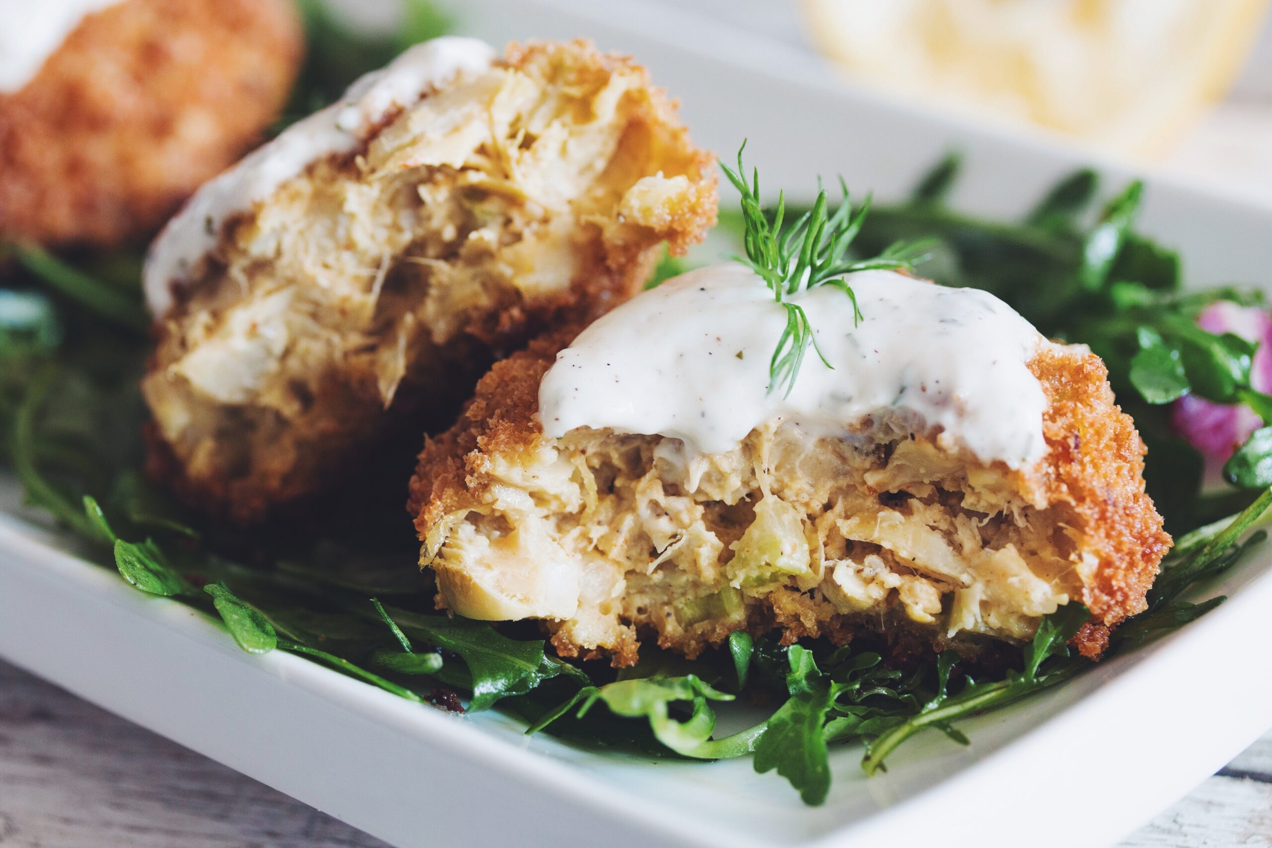 vegan crab cakes with horseradish dill tartar sauce_hot for food