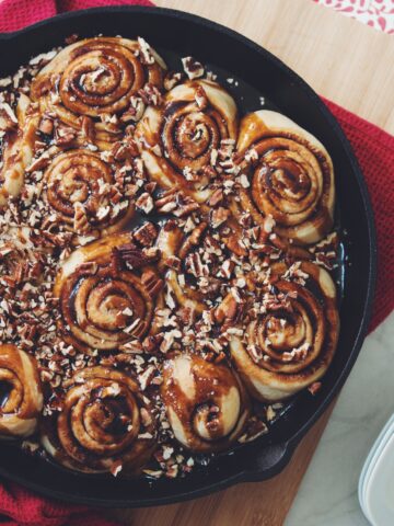 caramel pecan cinnamon rolls_hot for food