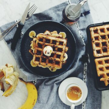 chocolate chip banana waffles (vegan)_hotforfood