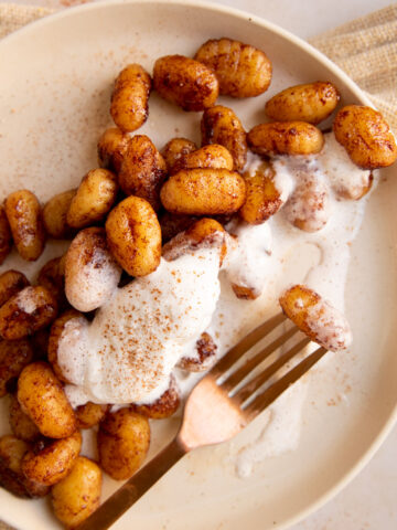 cinnamon-sugar-dessert-gnocchi_hot-for-food